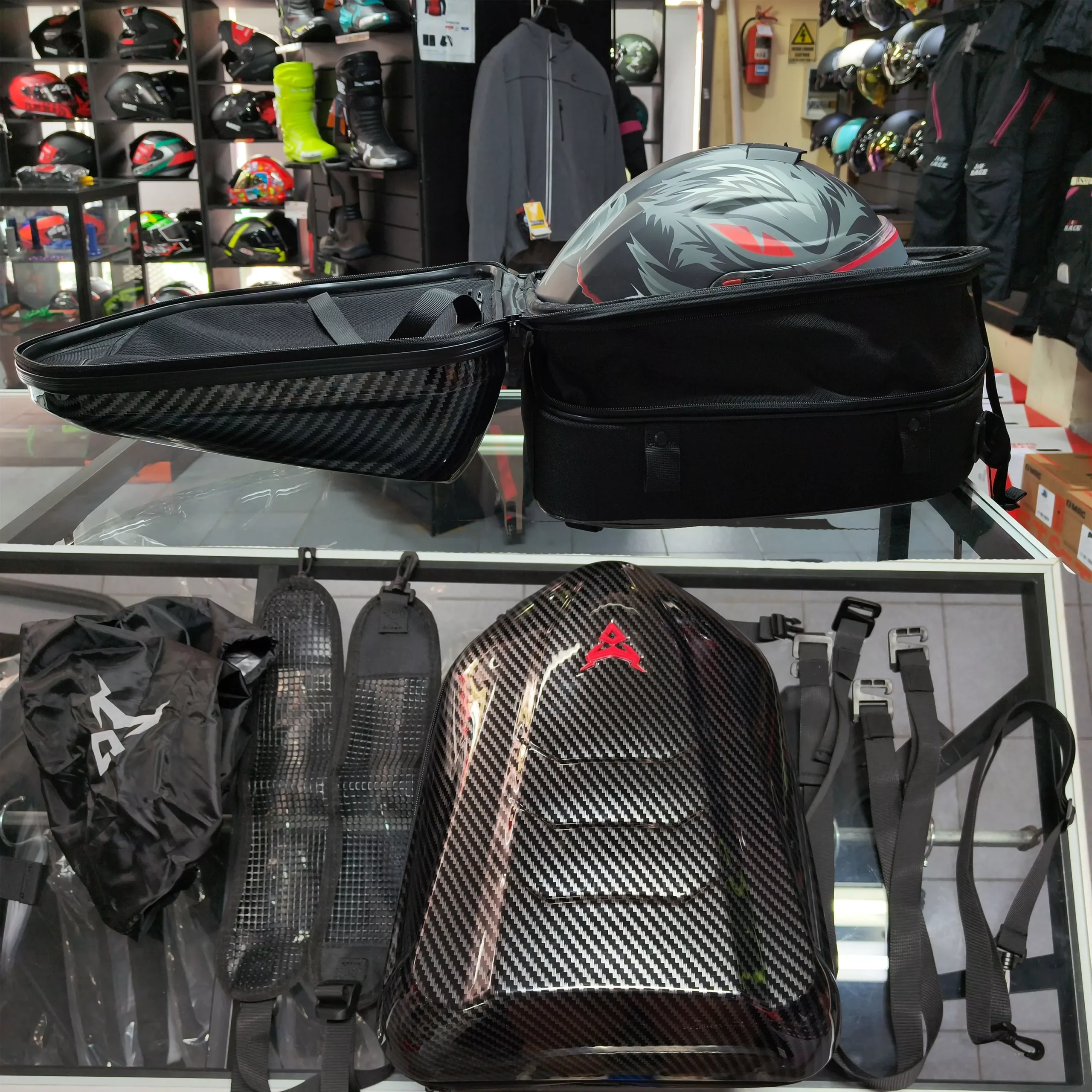 Bolso de Cola - Mochila Simil Carbono - 113 MC - Imagen 6